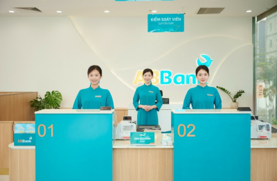 ABBank áp dụng mô hình quầy giao dịch đứng toàn hệ thống, tối ưu trải nghiệm