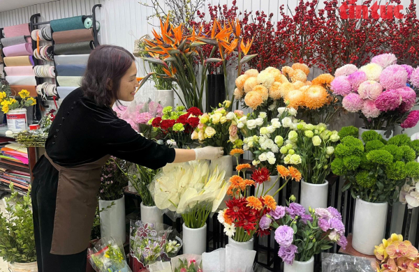 Sôi động thị trường hoa và quà tặng dịp Quốc tế Phụ nữ 8/3
