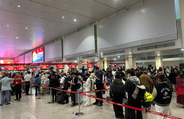 Dịp lễ 30/4 và 1/5: Vé máy bay khan hiếm, du lịch giữ giá để hút khách