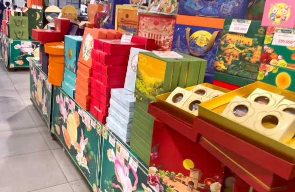 Kiểm soát bánh trung thu từ thị trường truyền thống đến online