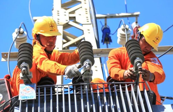 Cơ chế điện bậc thang gây tranh luận, nhưng vẫn đạt mục tiêu