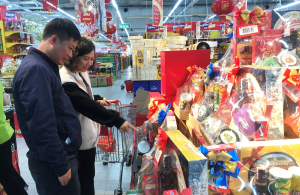 Hàng Việt chiếm ưu thế trên kệ hàng quà Tết 2026