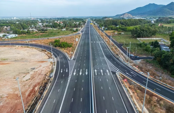 Bộ Xây dựng thông tin chính thức về đề xuất bảo hành đường bộ 10 năm