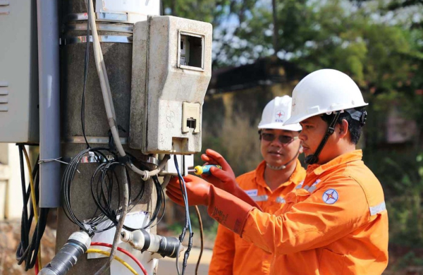 Bộ Công thương lo đủ điện, xăng dầu, theo dõi sát diễn biến xuất nhập khẩu