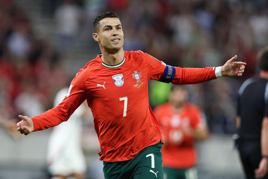 Ronaldo lập kỷ lục, Bồ Đào Nha rộng cửa đi tiếp World Cup 2026