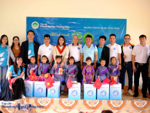 Tạp chí Doanh nghiệp và Thương hiệu nông thôn mang yêu thương đến vùng cao