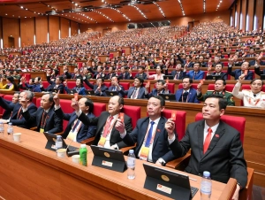 Thông qua Nghị quyết Đại hội đại biểu toàn quốc lần thứ XIV của Đảng