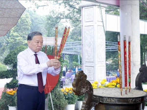 Tổng Bí thư, Chủ tịch nước Tô Lâm dâng hương tưởng niệm các Anh hùng liệt sĩ tại Tây Ninh