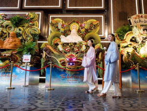 Trổ tài tạo hình trái cây chủ đề Phật giáo, các nghệ nhân khiến khách đến núi Bà Đen ngỡ ngàng