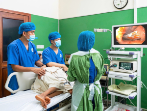 Người phụ nữ suýt thủng thực quản vì uống thuốc sai cách