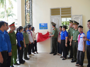 Tuổi trẻ Công an nhân dân thắp lửa tri ân, trao yêu thương đến vùng biên