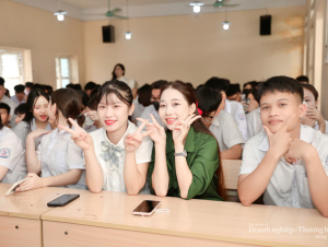 Trung tâm Giáo dục nghề nghiệp - Giáo dục thường xuyên Hà Đông rộn ràng lễ khai giảng đặc biệt năm học mới.