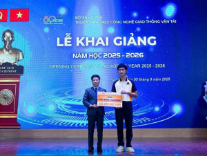 Trao tặng học bổng toàn phần cho tân sinh viên là nạn nhân vụ lật tàu ở Vịnh Hạ Long