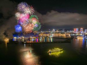 Quảng Ninh lần đầu tiên tổ chức lễ diễu hành xe đèn lồng và bắn pháo hoa dịp Trung thu