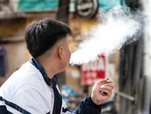 Hoàn thiện khung pháp lý đối phó với tác hại thuốc lá điện tử để bảo vệ thế hệ trẻ