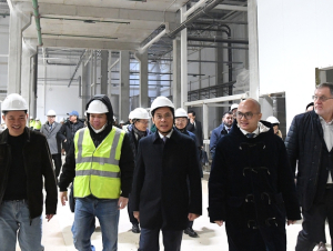 Phó Thủ tướng Bùi Thanh Sơn thăm nhà máy sữa tươi của Tập đoàn TH tại Nga