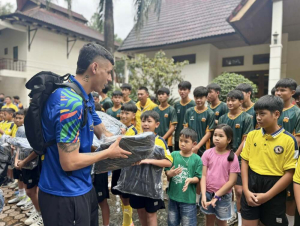 Công ty Blanda tặng 300 ba lô cho Học viện Bóng đá LPBank HAGL