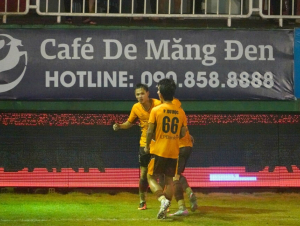 HAGL cầm hòa đương kim vô địch trong trận cầu hấp dẫn