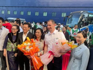 Tàu biển Blue Dream Melody đưa hơn 1.500 khách đến Quảng Ninh 