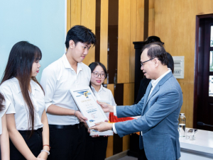 Eximbank trao học bổng trị giá 300 triệu đồng cho sinh viên Đại học Kinh tế Thành phố Hồ Chí Minh