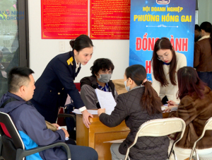 Ngành Thuế Quảng Ninh hỗ trợ hộ kinh doanh chuyển đổi sang thuế kê khai