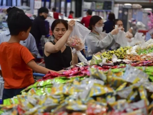 Người dân chi tiêu tiết kiệm trong dịp Tết Nguyên đán 