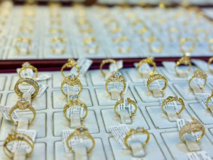 Giá vàng chiều 26/2:  Vàng miếng SJC lao dốc, giảm tiếp 1 triệu/lượng