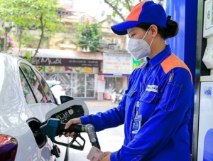 Xem xét điều chỉnh chính sách thuế giảm áp lực từ giá xăng dầu