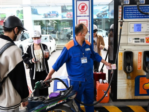 Đề xuất giảm thuế nhập xăng dầu về 0% do chiến sự ở Trung Đông căng thẳng