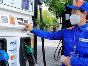 Giá xăng  giảm gần 4.000 đồng/lít