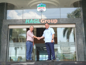 Bầu Đức: Người bắc nhịp cầu nông nghiệp và bóng đá sang Lào, Campuchia