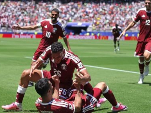  Qatar giành điểm lịch sử, Brazil thoát hiểm 