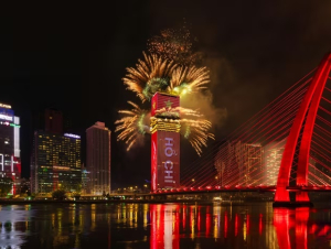 Saigon Marina IFC thắp sáng bầu trời đêm 2/7: Tự hào tỏa sáng cùng thành phố, tôn vinh nửa thế kỷ mang tên Bác
