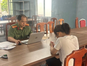 Tung tin giả 