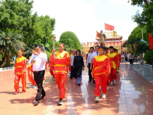 Rước lửa thiêng mở màn Liên hoan Quốc tế Võ cổ truyền Việt Nam tại Gia Lai