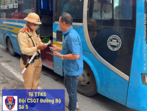 Đội CSGT số 5 tăng cường xử lý xe kinh doanh vận tải vi phạm