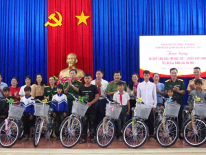 Hơn 70 chiếc xe đạp đến với học sinh nghèo Gia Lai trước khai giảng