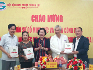 Hiệp hội Doanh nghiệp tỉnh Gia Lai làm việc với Giáo sư Cổ Minh Đức