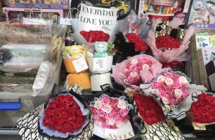 Sôi động thị trường hoa, quà tặng trước lễ 20/10