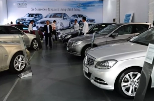 Ô tô đồng loạt giảm sâu