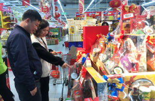 Hàng Việt chiếm ưu thế trên kệ hàng quà Tết 2026