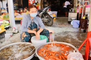 Ế ẩm hàng hóa Tết ông Công ông Táo