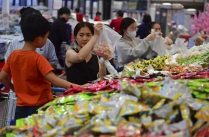 Người dân chi tiêu tiết kiệm trong dịp Tết Nguyên đán 