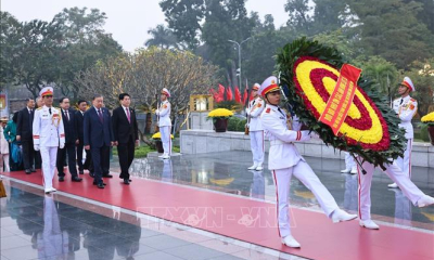 Lãnh đạo Đảng, Nhà nước đặt vòng hoa tại Đài tưởng niệm các Anh hùng liệt sĩ