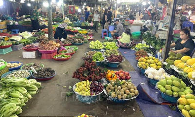 Áp lực giá xăng dầu, nhiều mặt hàng thực phẩm nhích giá