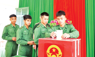 Đoàn kết, đóng góp công sức, trí tuệ vào sự phát triển chung của đất nước