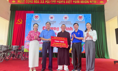 Trao 53 suất học bổng và 5 chiếc xe lăn cho trẻ em mồ côi, người khuyết tật có hoàn cảnh khó khăn tại Sơn Động
