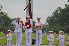 Lễ treo cờ rủ Quốc tang nguyên Chủ tịch nước Trần Đức Lương tại Quảng trường Ba Đình