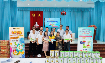 Đoàn ĐBQH tỉnh Đồng Tháp trao gần 1000 lon sữa Hismart cho trẻ em