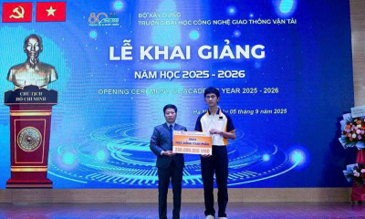 Trao tặng học bổng toàn phần cho tân sinh viên là nạn nhân vụ lật tàu ở Vịnh Hạ Long